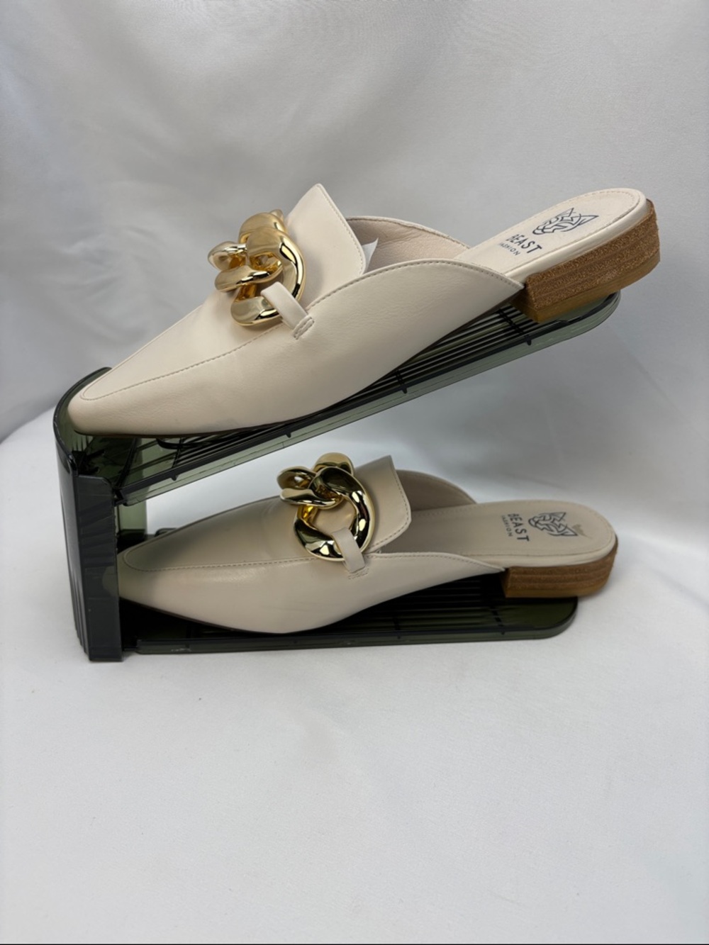 Beast Fashion Women’s Sz9 Cream Leather Slip-On Mules with Gold Chain Accent#298 - Picture 4 of 12